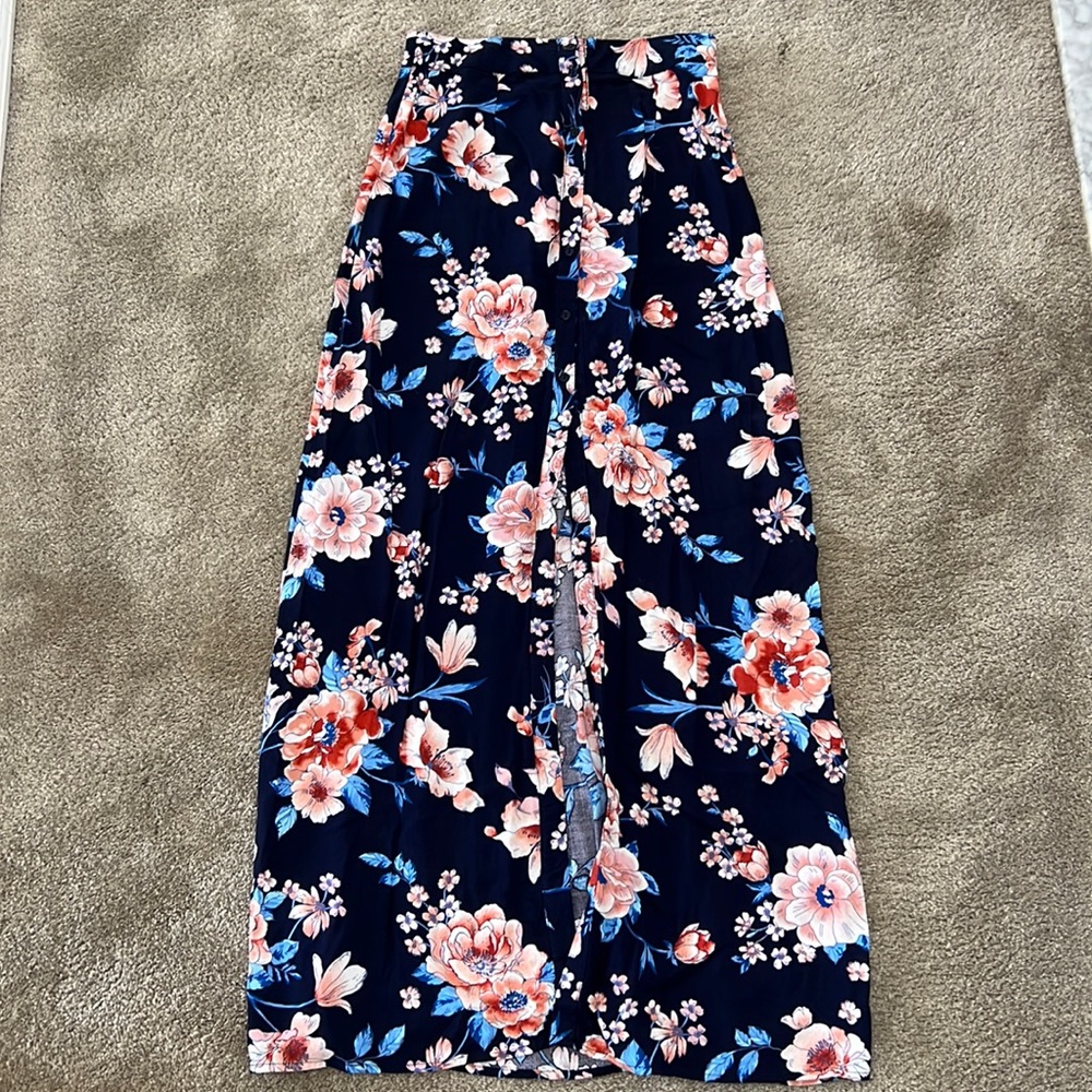 Women’s maxi skirt new without tags XS